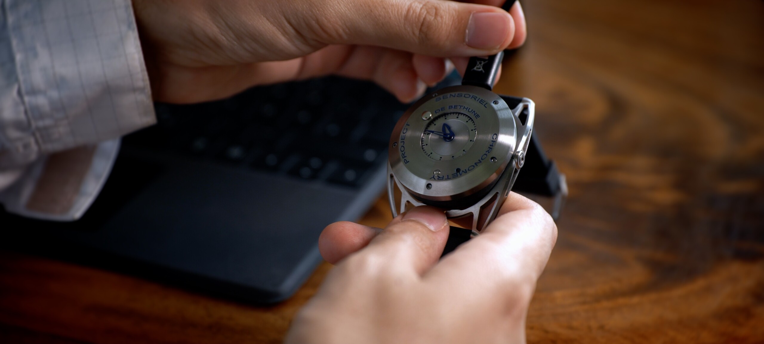De Bethune presents the 